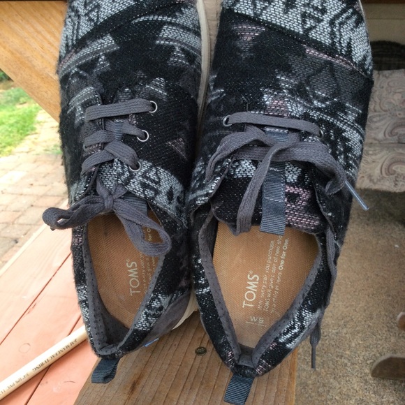 TOMS sneakers, lace up tribal fabric pattern Black - Picture 2 of 5